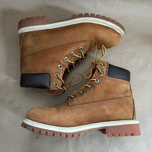 Timberland 6-inch Premium Boots in Wheat Nubuck Leather. Boys 4.5/Women 6